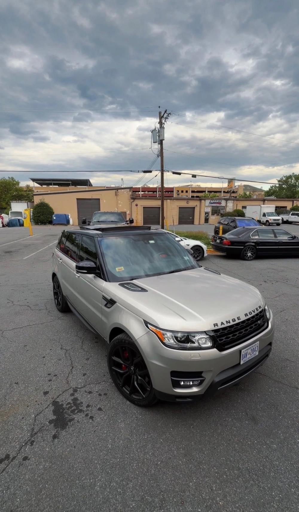 Range Rover Sport front three-quarter